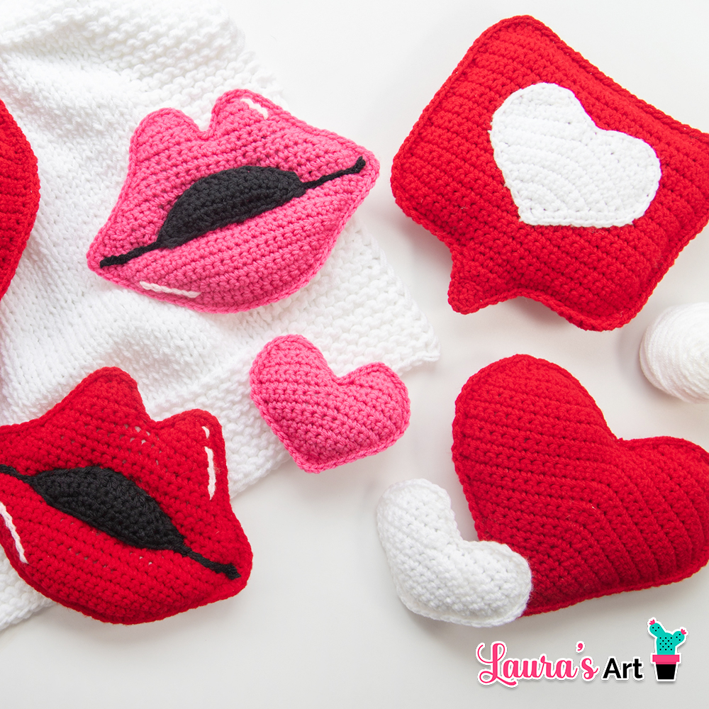 Set de 3 mini almohaditas a crochet - Corazón - Me Encanta y Boquita